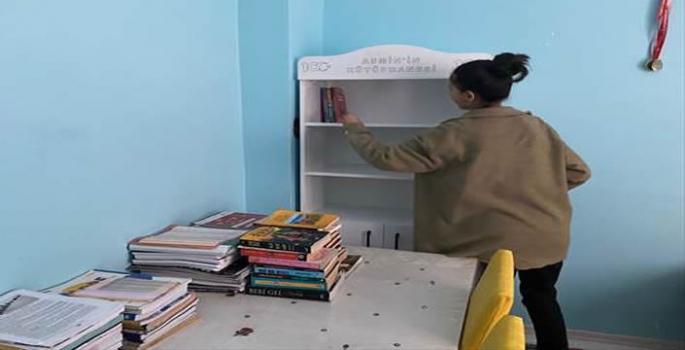 Yazıhan'da öğrencilere kitap ve kitaplık hediye edildi