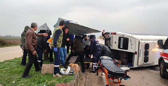 Yolcu minibüsü devrildi: 8 yaralı