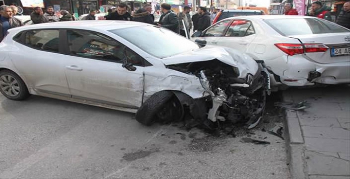 Zincirleme trafik kazasında 1 kişi yaralandı