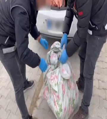 Bir otomobilde 19 kilo 600 gram esrar ele geçirildi