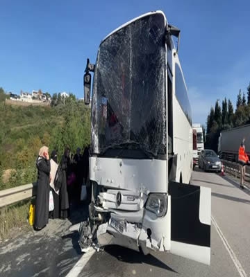 Korkutan kaza: Tır ile yol otobüsü çarpıştı!