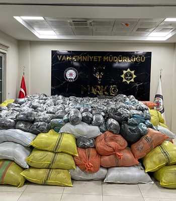 Van'da 4 bin 600 kilogram esrar ele geçirildi